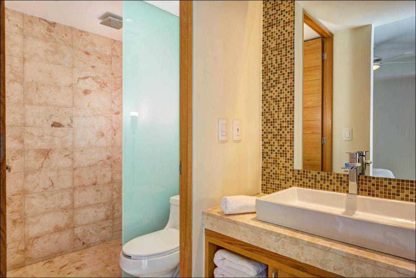 Anah Suites By Las Flores Playa del Carmen Room photo